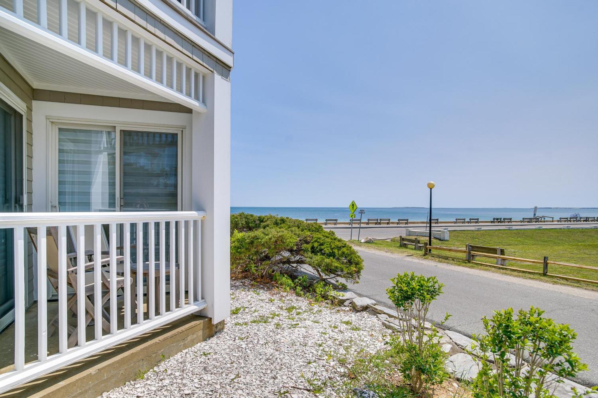 Breezy Oak Bluffs Condo - Steps To Inkwell Beach! Luaran gambar